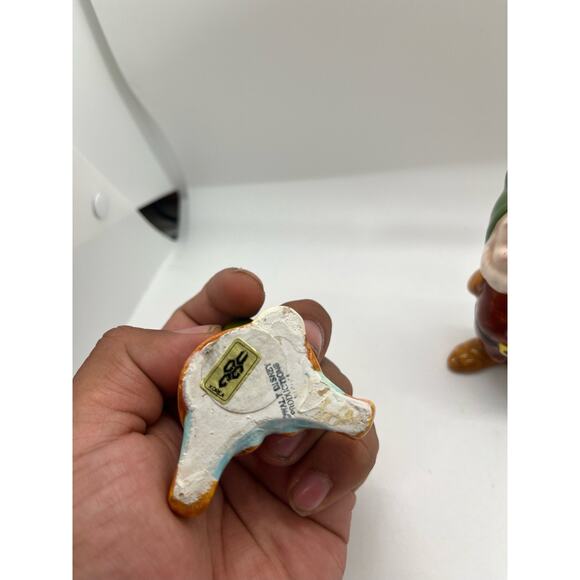 Snow White & 7 Dwarfs Porcelain Figurines (Set of 3) - Picture 5 of 7